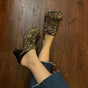 Dansko Clog Mules Calf-hair Animal Print Sz 10